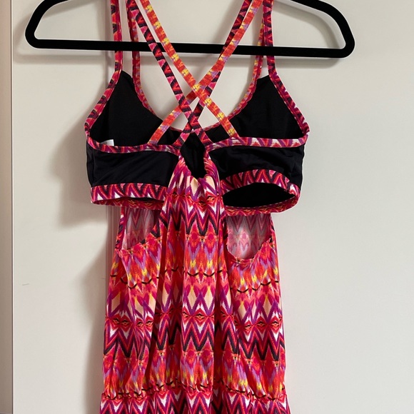 Kenneth Cole Reaction Small swim tankini top - Picture 2 of 3